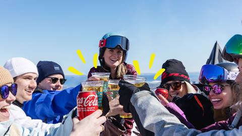 5x7® Pass holders cheersing at Off-Piste during event at Blue Mountain Resort