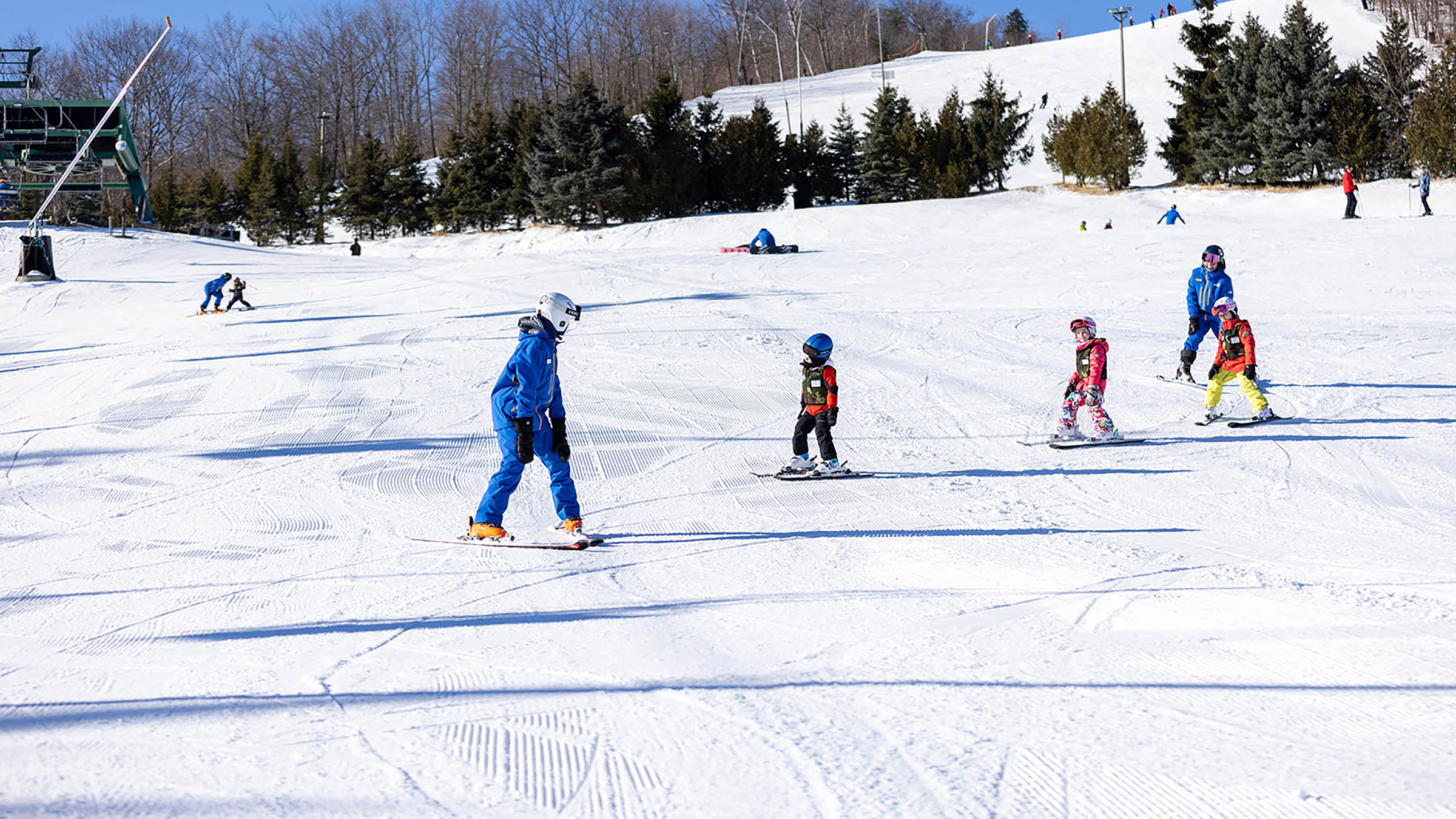 Group of kids in a Blue Mountain Snow School Lesson or Race Program