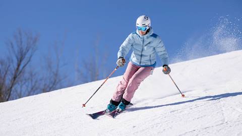 Adult riding down Blue Mountain Resort during Adult Advanced Ski Multi-week Programs