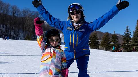 Group of learners at Blue Mountain during Tiny Tot Snowboard multi-week programs 