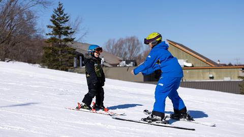 Group of learners at Blue Mountain during Tiny Tot Kids Ski multi-week programs 