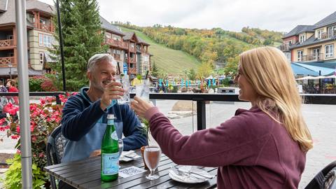 A man and a women enjoying some drink at Blue Mountain Resort