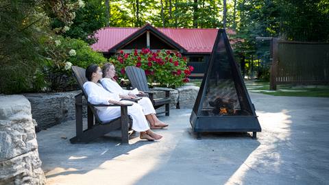 Two ladies relaxing at Scandinave Spa