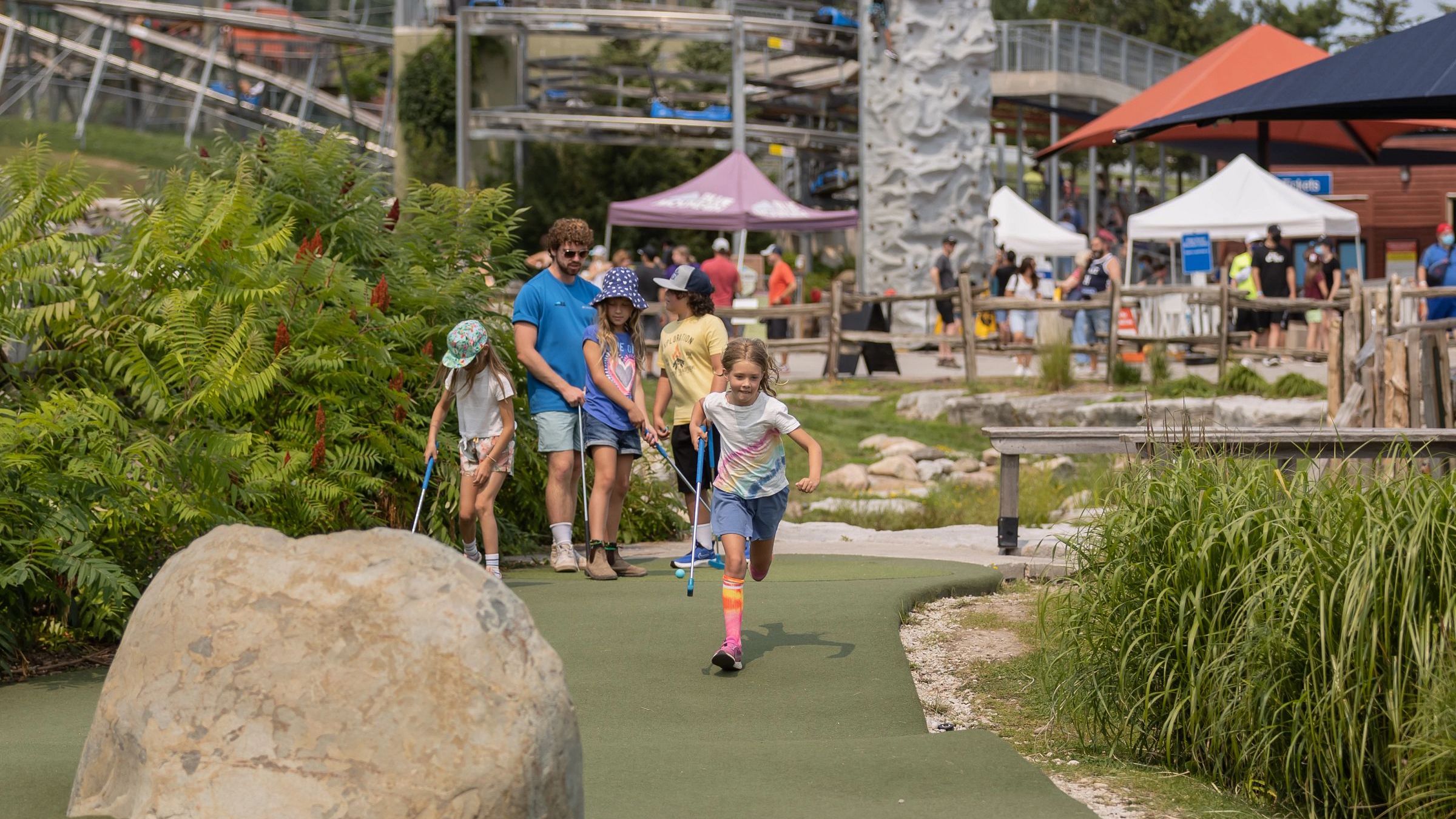 Group of Kids playing mini putt at Mountainside Summer Camp for Kids at Blue Mountain