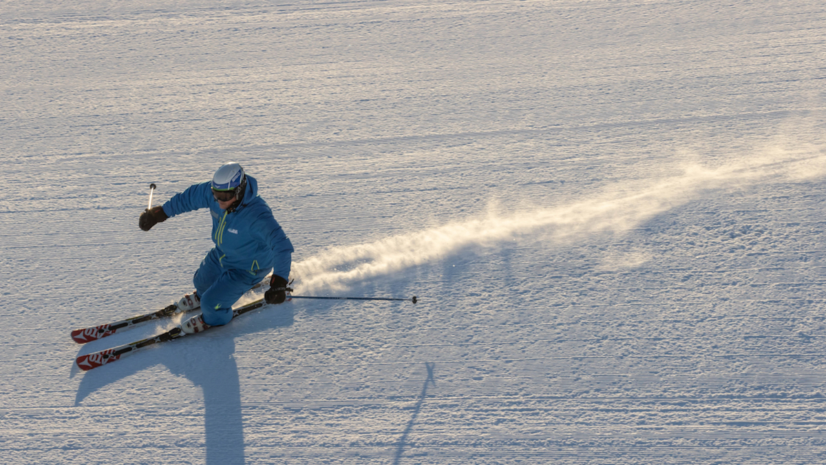 Skier riding down Blue Mountain Resort 