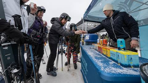 Athletic Brewing Mid Day Apres