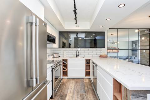 Kitchen inside Cachet Crossing