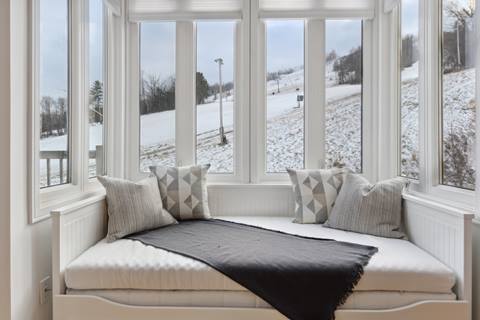 Bedroom inside Chateau Ridge