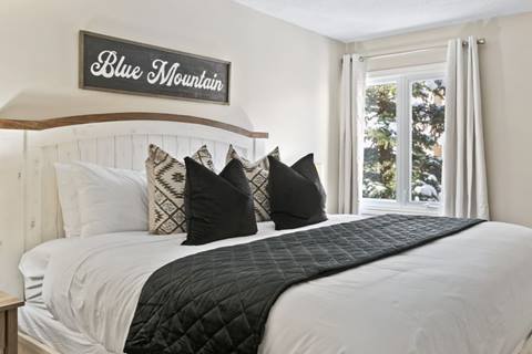 Bedroom inside Mountain Walk