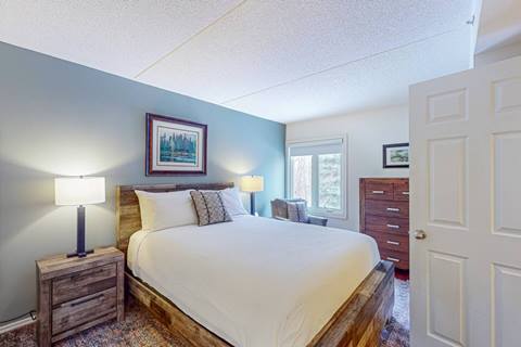 Bedroom inside Mountain Walk