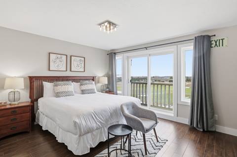 Bedroom inside Rivergrass