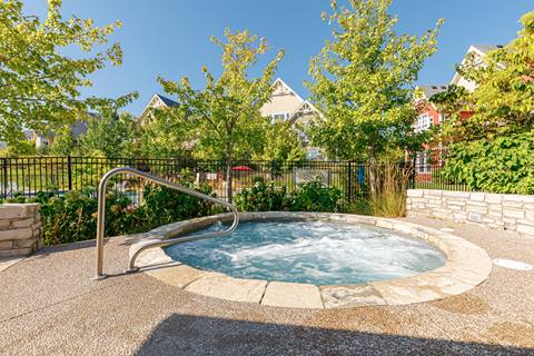 Shared Hot Tub at Rivergrass (Summer)