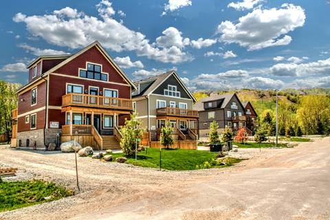 Summer Exterior of Arlberg Crescent