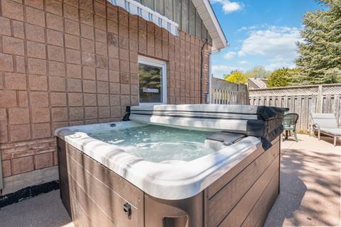 Liisa's Lane Hot Tub