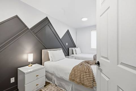 Bedroom inside Pilsen Way