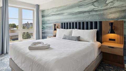Seasons at Blue - One Bedroom with Den - Bed