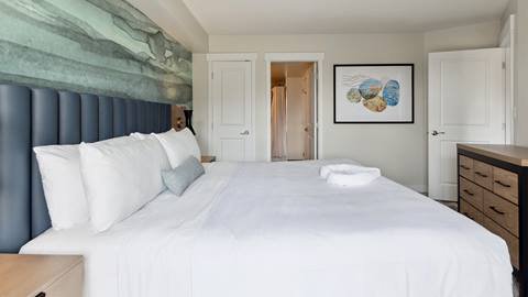 Seasons at Blue - One Bedroom with Den - Bed