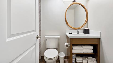 Seasons at Blue - Studio - Bathroom