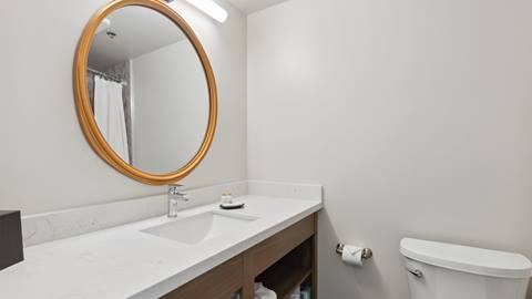 Seasons at Blue - Bachelor Suite - Bathroom