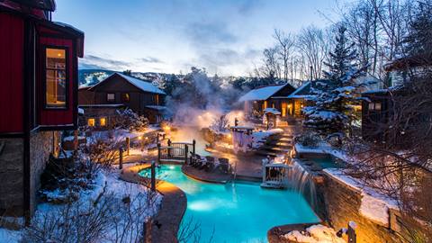 scandinave spa during a winter night