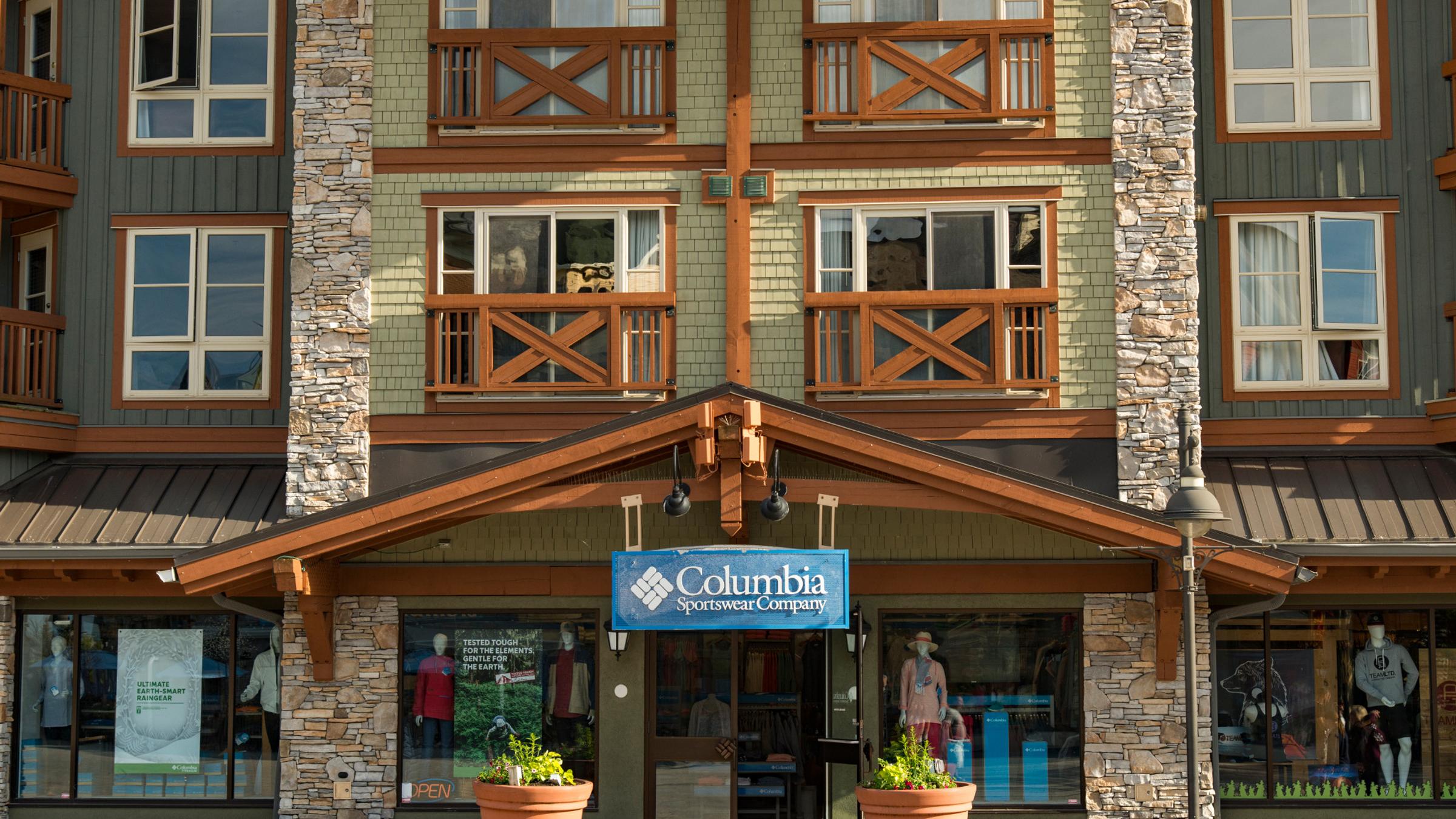 Summer Village Stores and Restaurants